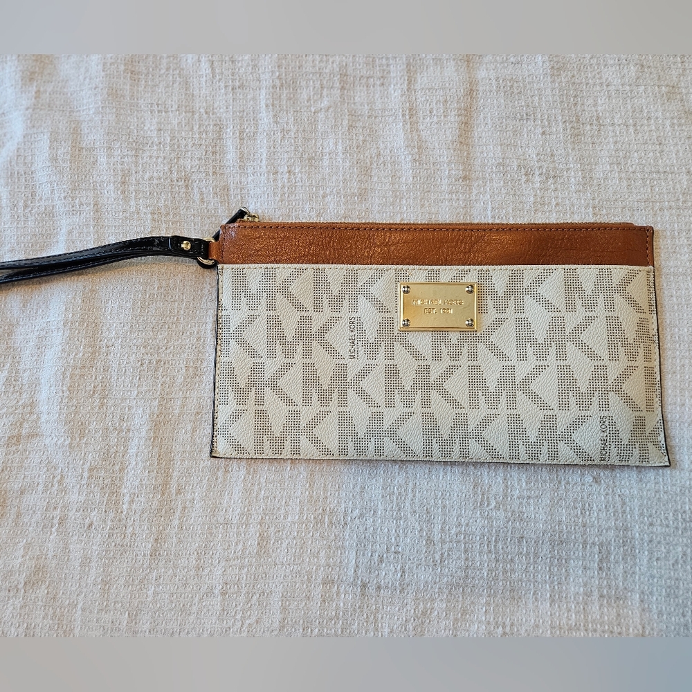Michael Kors Jet Set Large Wristlet
